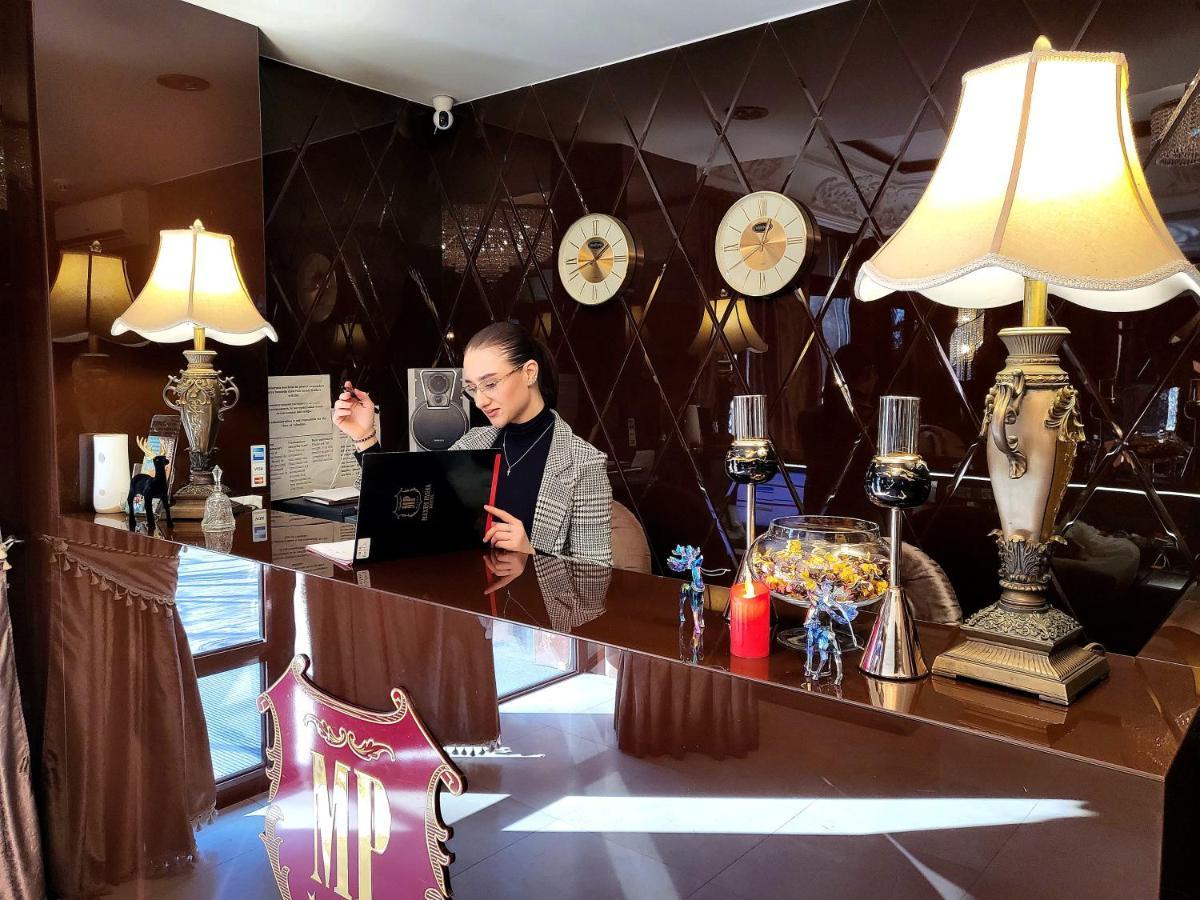 Maxim Pasha Hotel Chisinau Bagian luar foto