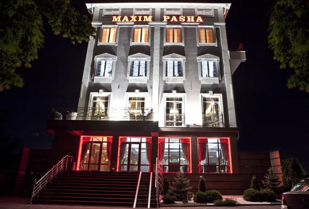 Maxim Pasha Hotel Chisinau Bagian luar foto